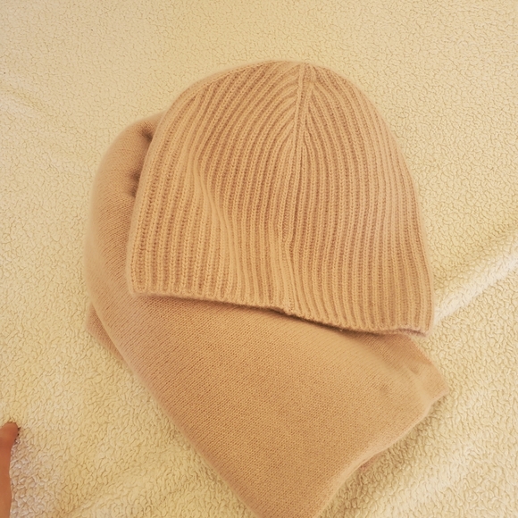 COS 100% cashmere scarf and hat set (never worn) - Picture 4 of 5
